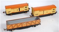 Lot 386 - A large tray containing 9 various Lionel Bogie...
