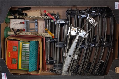 Lot 307 - Small box containing ten Hornby keys, 6 other...