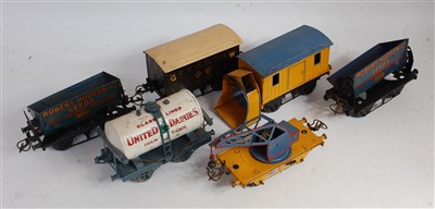 Lot 316 - 1926 Hornby No.1 LNER green passenger set....