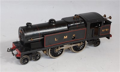 Lot 329 - Large collection of Hornby O gauge clockwork...