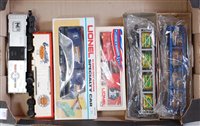 Lot 377 - A large tray containing 6x Lionel bogie...