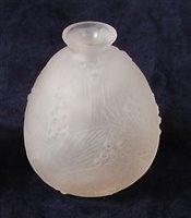 Lot 80 - A Sabino of Paris small Art Deco moulded and...