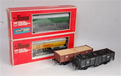 Lot 474 - Small tray containing spare parts mainly...