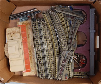 Lot 674 - A Triang Railways No. 4 passenger train set...