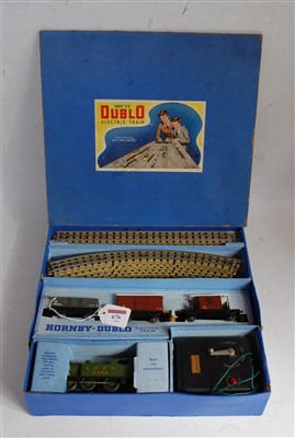 Lot 676 - Small plastic box containing delve of mostly...