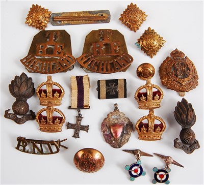 Lot 277 - A miniature Military Cross