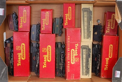 Lot 724 - A Hornby R033 Britannia class engine and...