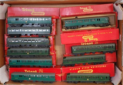 Lot 725 - 9 Bachmann BR Mk1 SR green corridor coaches...