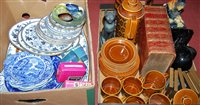 Lot 186 - Two boxes of mixed ceramics to include blue &...