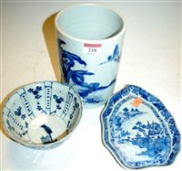 Lot 218 - A Chinese export blue and white cylindrical...