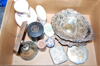 Lot 308 - A small collection of miscellaneous items to...