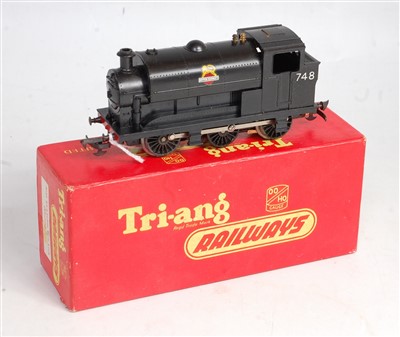 Lot 747 - Triang R354 "Lord of the Isles" 4-2-2...
