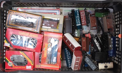 Lot 753 - Small box containing 26 Triang wagons with MD2...