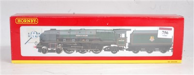 Lot 756 - Box containing 18 Triang medium length coaches,...