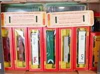 Lot 761 - Tray containing 18 Triang Hornby TC series...