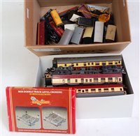 Lot 810 - Box containing C35 Triang and Hornby wagons...
