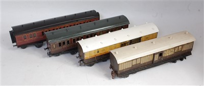 Lot 527 - Bassett-Lowke 4-4-0 clockwork BR total repaint...