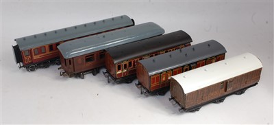 Lot 530 - Four Bassett-Lowke wagons - 10 ton SR goods,...