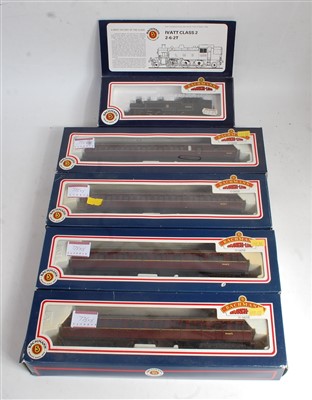 Lot 775 - 16 boxed Triang medium length coaches good...