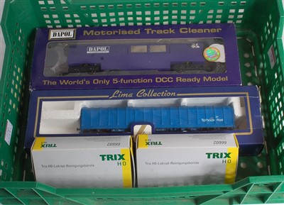 Lot 778 - Triang R156/R225 two car EMU early BR logo,...