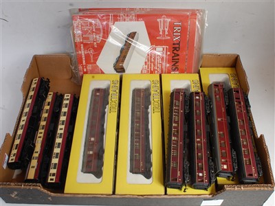 Lot 782 - Tray of Triang series 3 track and points,...