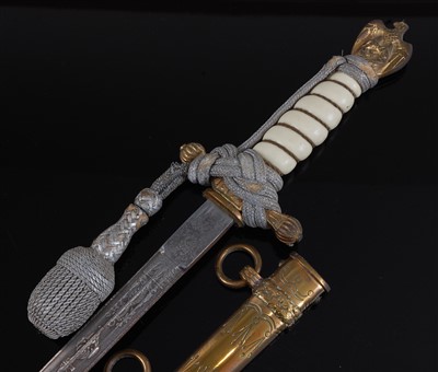 Lot 100 - A German Third Reich Kriegsmarine Officer's dagger
