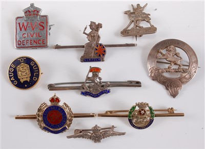 Lot 76 - A Royal Engineers yellow metal and enamelled sweetheart brooch