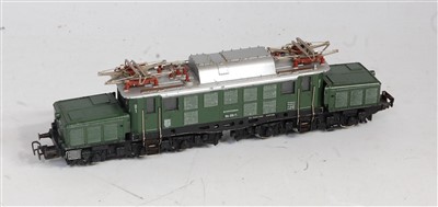 Lot 826 - Tray containing 40 mixed make wagons (G)