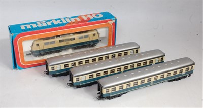 Lot 828 - A Hornby R2405 LNER lined green class A1...