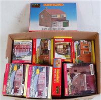 Lot 864 - Quantity of Hornby Scaledale and Town &...