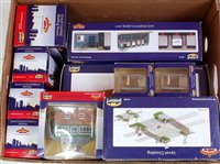 Lot 865 - Quantity of Bachmann Scenecraft buildings,...