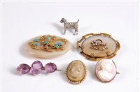 Lot 303 - A small quantity of jewellery to include a...