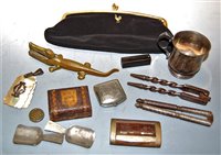 Lot 447 - A small collection of miscellaneous items, to...