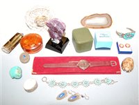 Lot 453 - A small collection of miscellaneous items to...