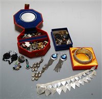 Lot 458 - A box of miscellaneous costume jewellery to...