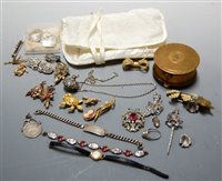 Lot 463 - A collection of miscellaneous costume...