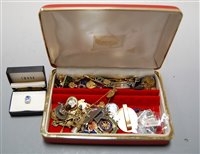 Lot 468 - A leather clad jewellery box and contents to...