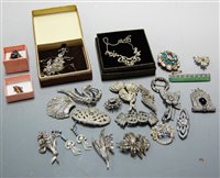 Lot 469 - A ladies gilt metal and seed pearl set brooch,...