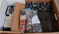 Lot 836 - 2 trays containing a quantity of mainly Hornby...