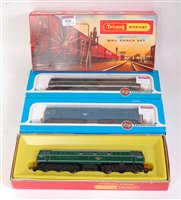 Lot 910 - Hornby R402 operating Royal Mail TPO set,...