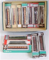 Lot 934 - 10 mixed makes N gauge MK1 coaches 5 BR...