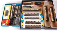 Lot 936 - 2 trays of mixed make N gauge items 8 GWR...