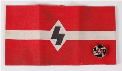 Lot 269 - A Deutsche Jugend lapel badge
