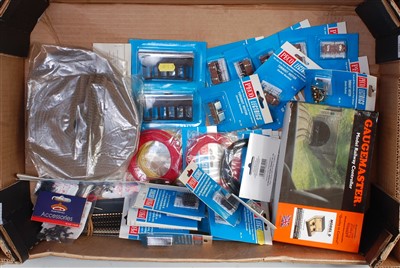 Lot 705 - Tray of 49 Hornby-Dublo plastic wheeled wagons:...