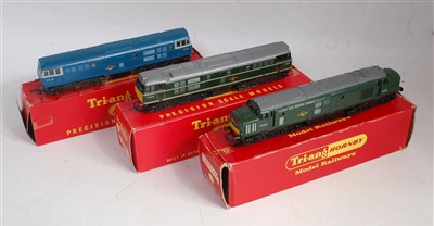 Lot 713 - A large shoebox containing Hornby-Dublo...