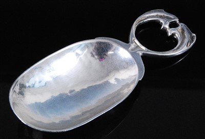 Lot 1137 - An Arts & Crafts silver caddy spoon