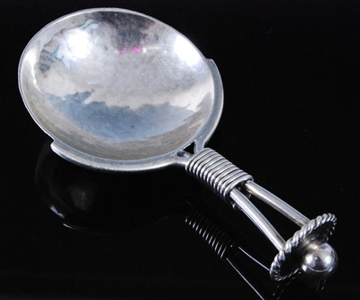 Lot 1139 - An Arts & Crafts silver caddy spoon