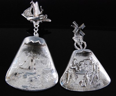 Lot 1156 - A 19th century German silver caddy spoon