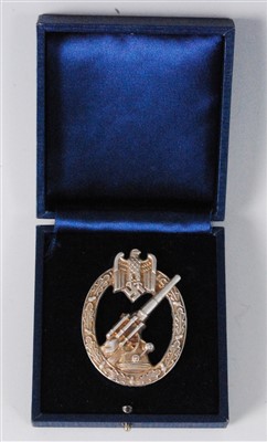 Lot 77 - A German Anti-Aircraft Artillery War badge