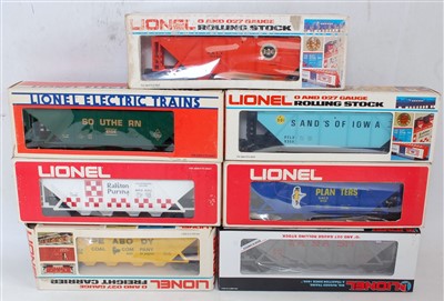 Lot 424 - Fourteen Lionel hopper bogie wagons, all (E-NM-...